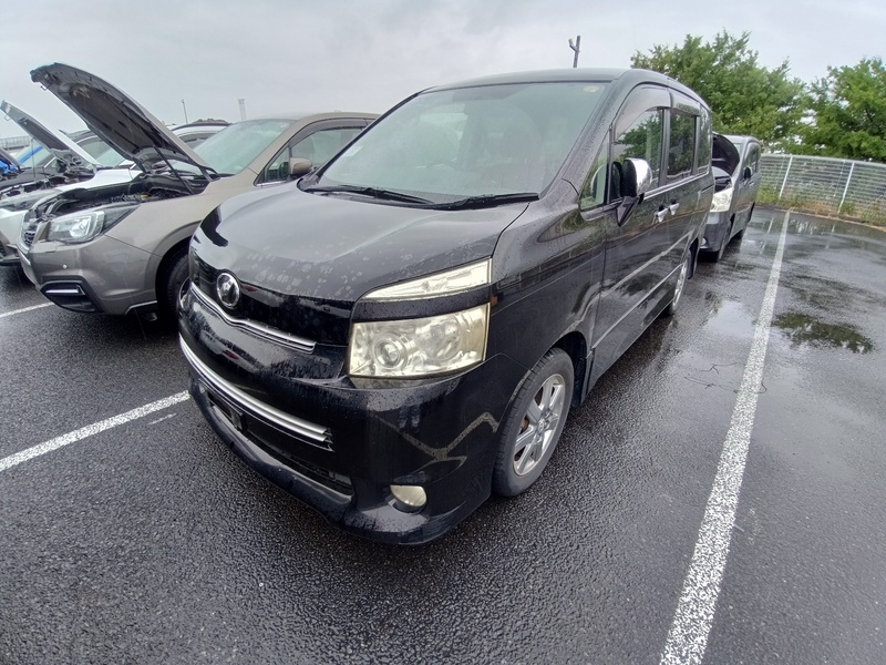 2010 TOYOTA VOXY