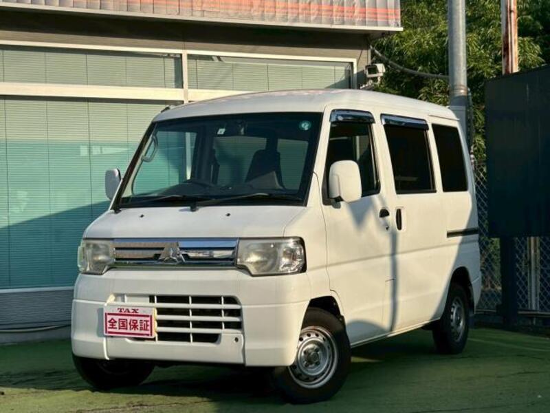 2012 MITSUBISHI MINICAB VAN