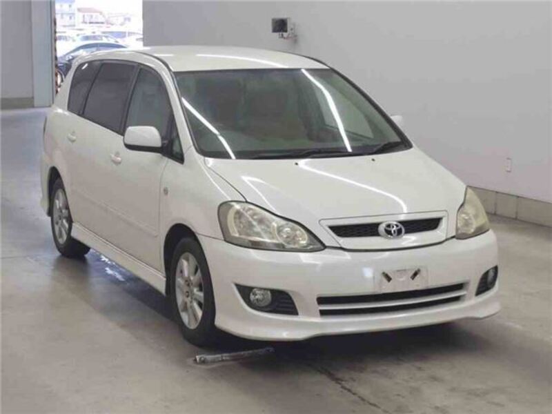 2005 TOYOTA IPSUM