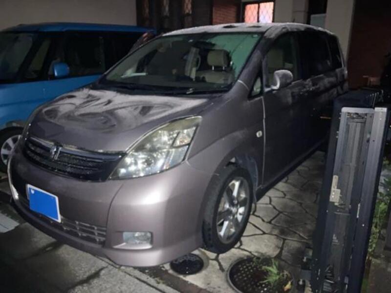 2005 TOYOTA ISIS