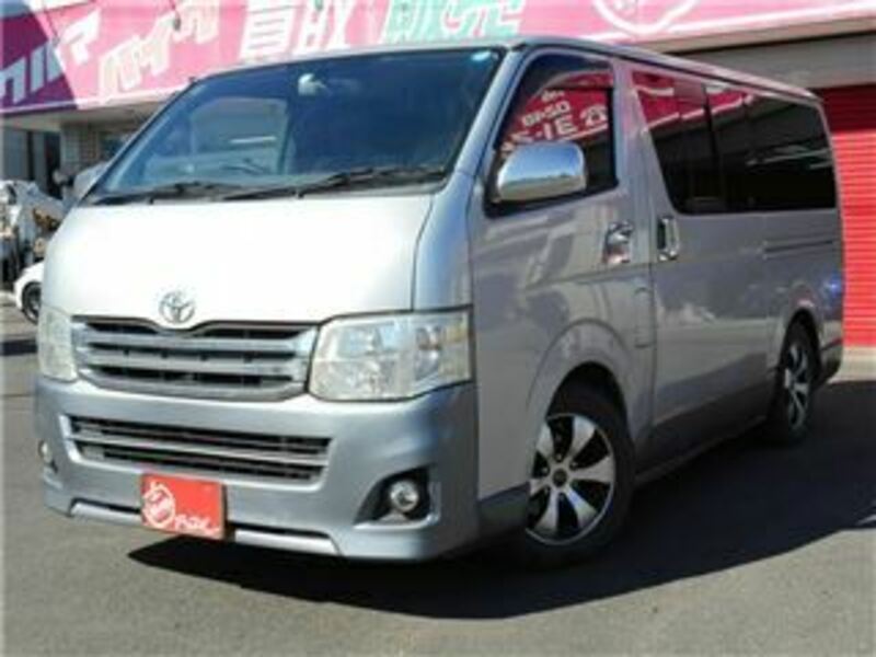 2004 TOYOTA HIACE