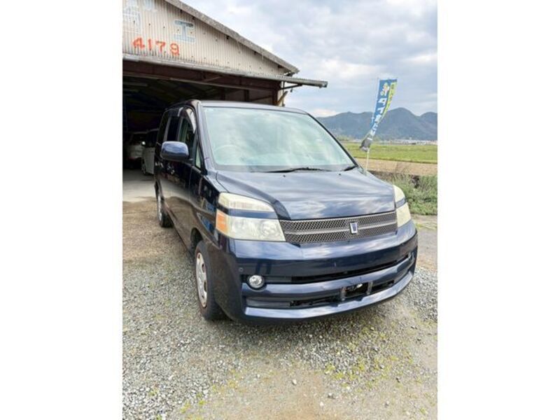 2005 TOYOTA VOXY