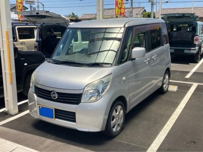 2012 NISSAN ROOX