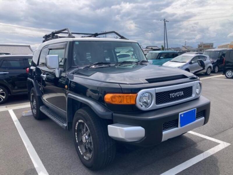 2011 TOYOTA FJ CRUISER