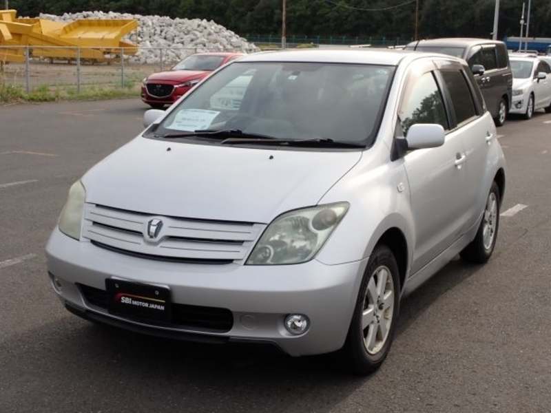 2005 TOYOTA IST