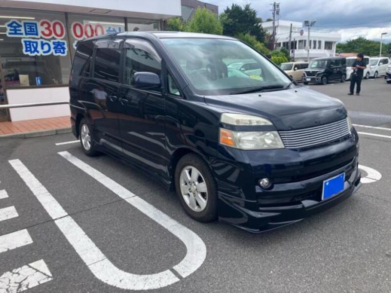 2005 TOYOTA VOXY