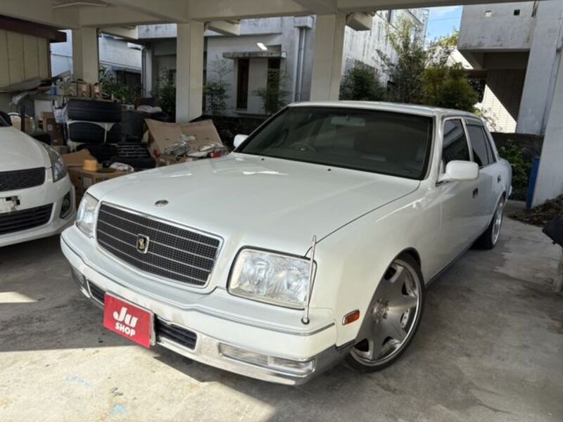 2013 TOYOTA CENTURY