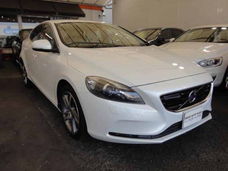 2016 VOLVO V40
