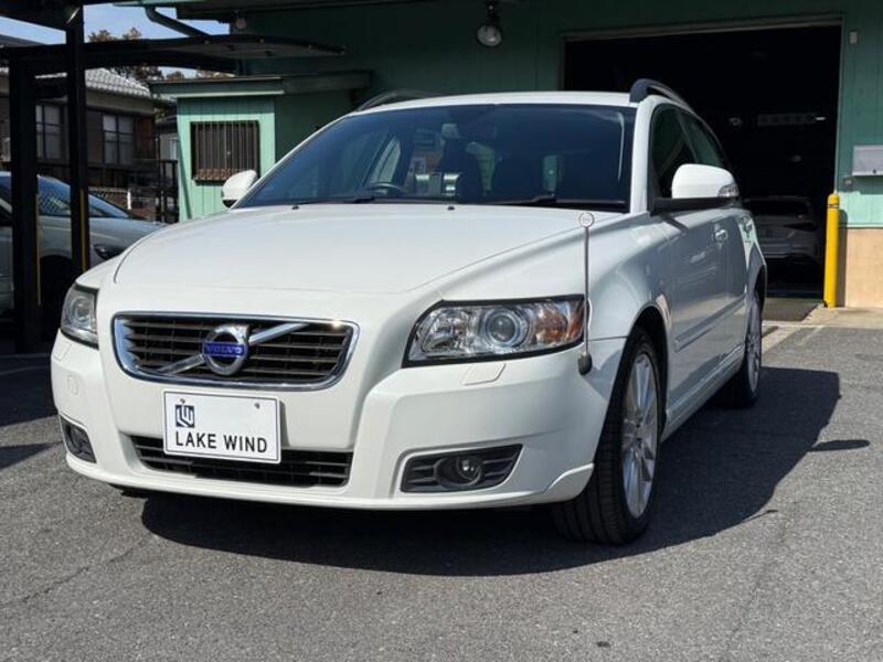 2011 VOLVO V50