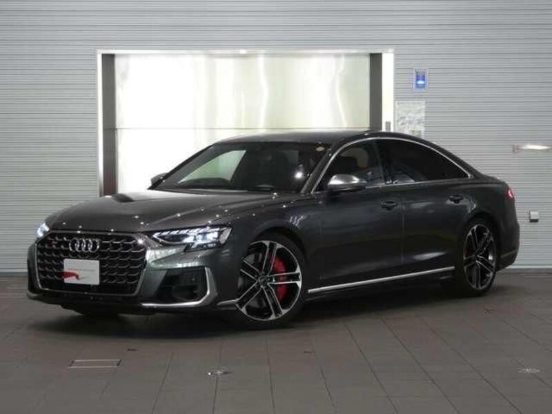 2025 AUDI S8