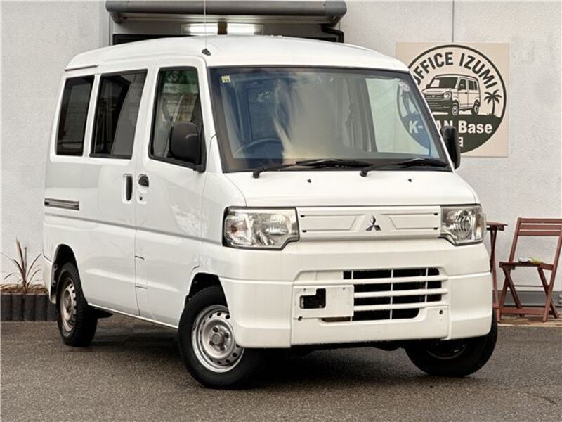 2013 MITSUBISHI MINICAB VAN