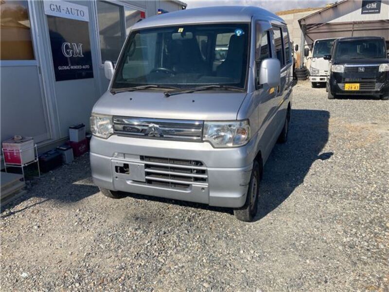 2012 MITSUBISHI MINICAB VAN