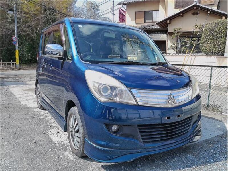 2011 MITSUBISHI DELICA D2