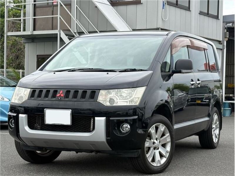 2011 MITSUBISHI DELICA D5
