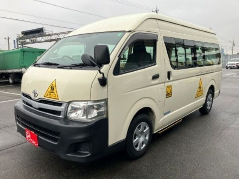 2011 TOYOTA HIACE COMMUTER